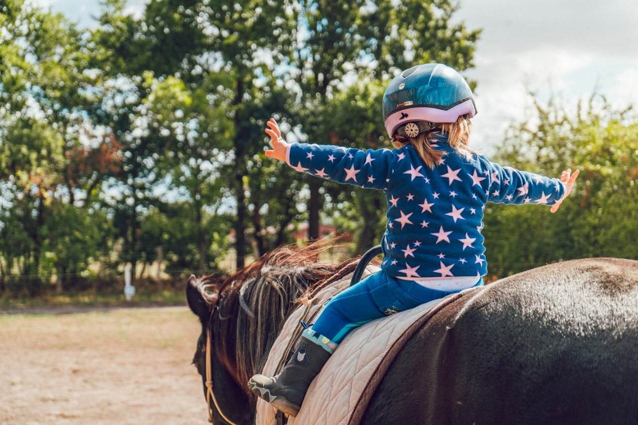 Enfant stage nature animaux